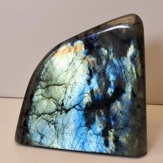 Labradorite forme libre polie