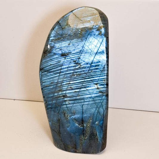 Labradorite forme libre polie