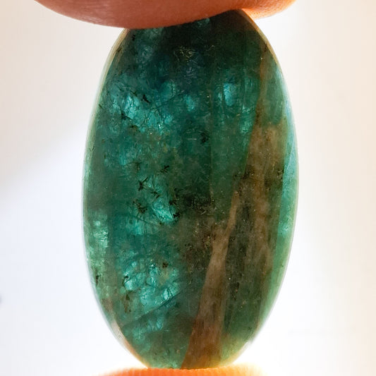 Cabochon apatite verte