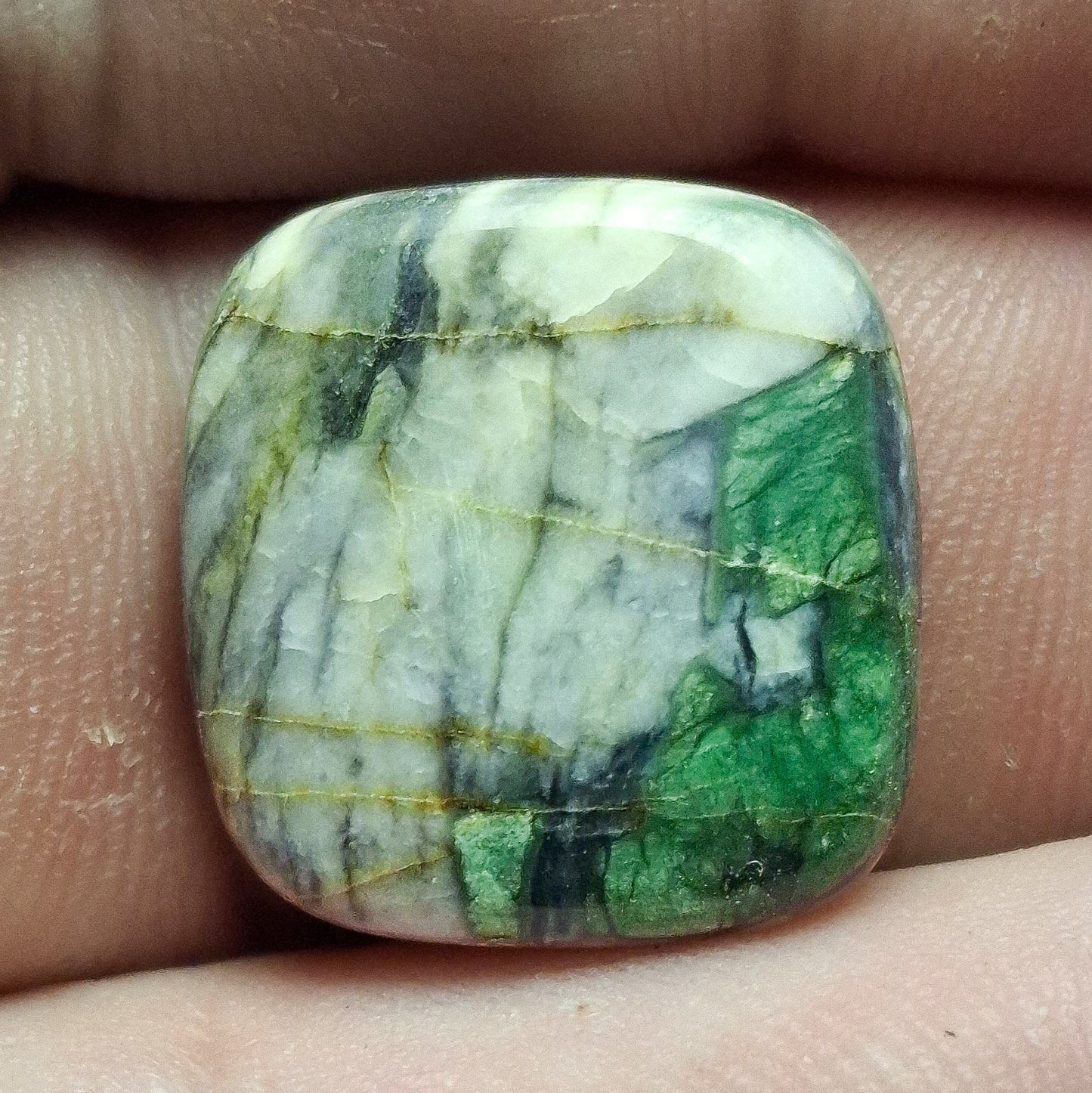 Cabochon smaragdite