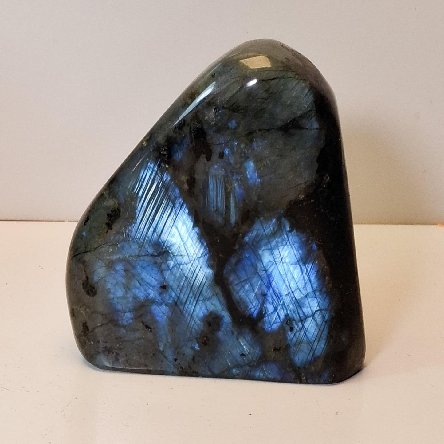 Labradorite forme libre polie