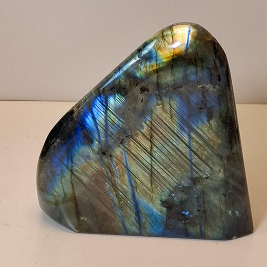 Labradorite forme libre polie