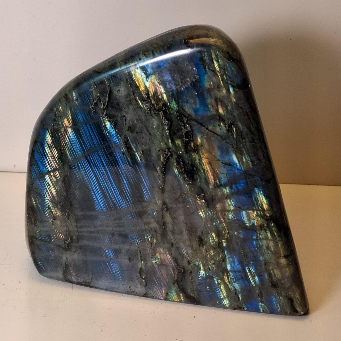 Labradorite forme libre polie