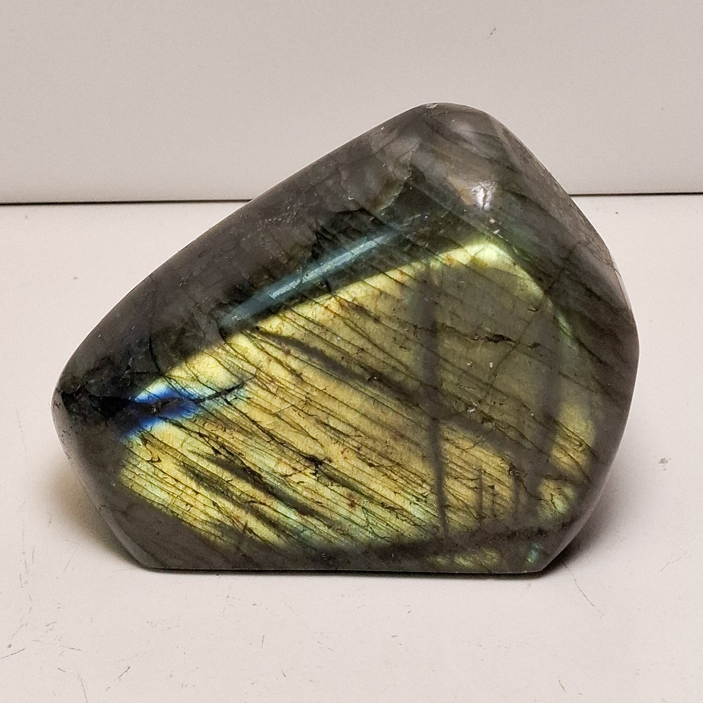 Labradorite forme libre polie