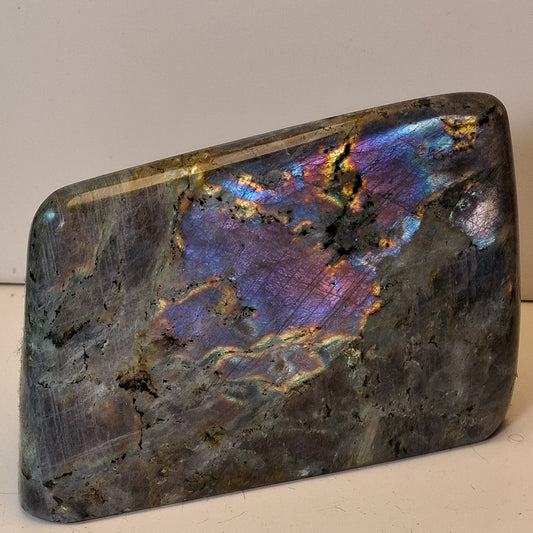 Labradorite forme libre polie