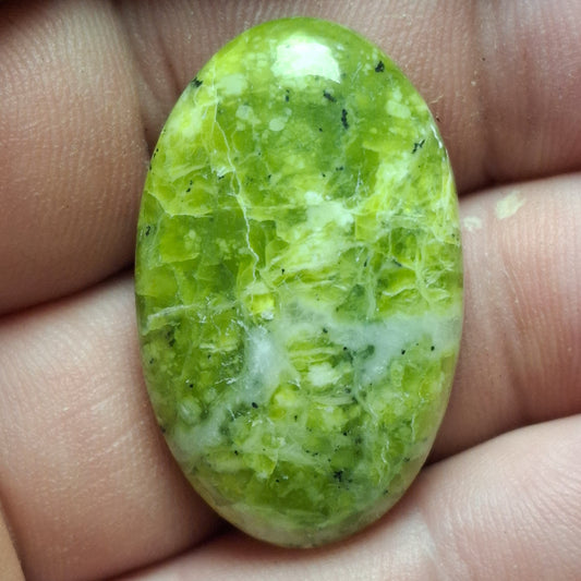 Cabochon lizardite