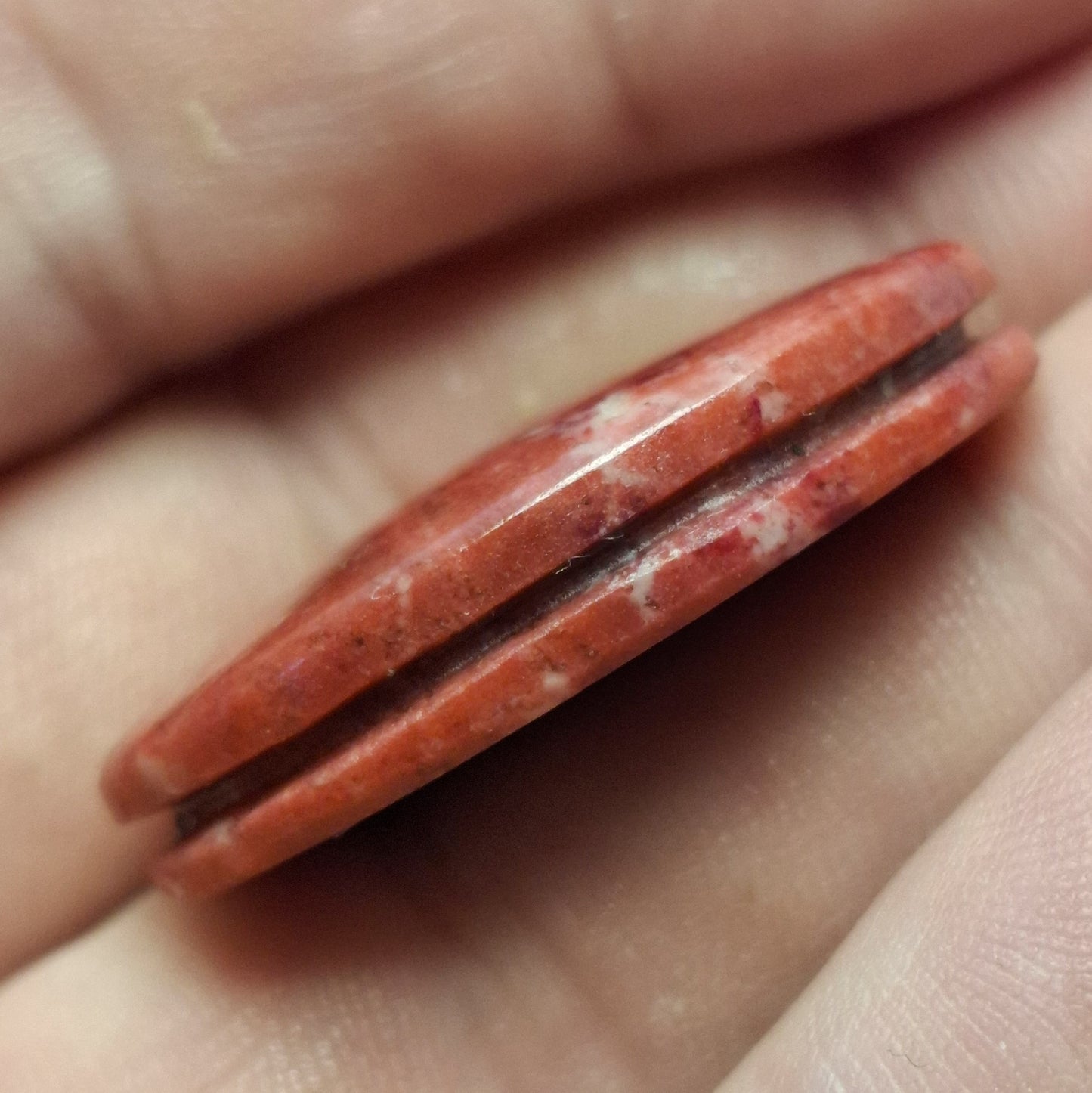 Cabochon Thulite de Leksvik Rainurée