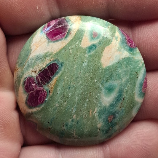 Cabochon Rubis-Fuschite