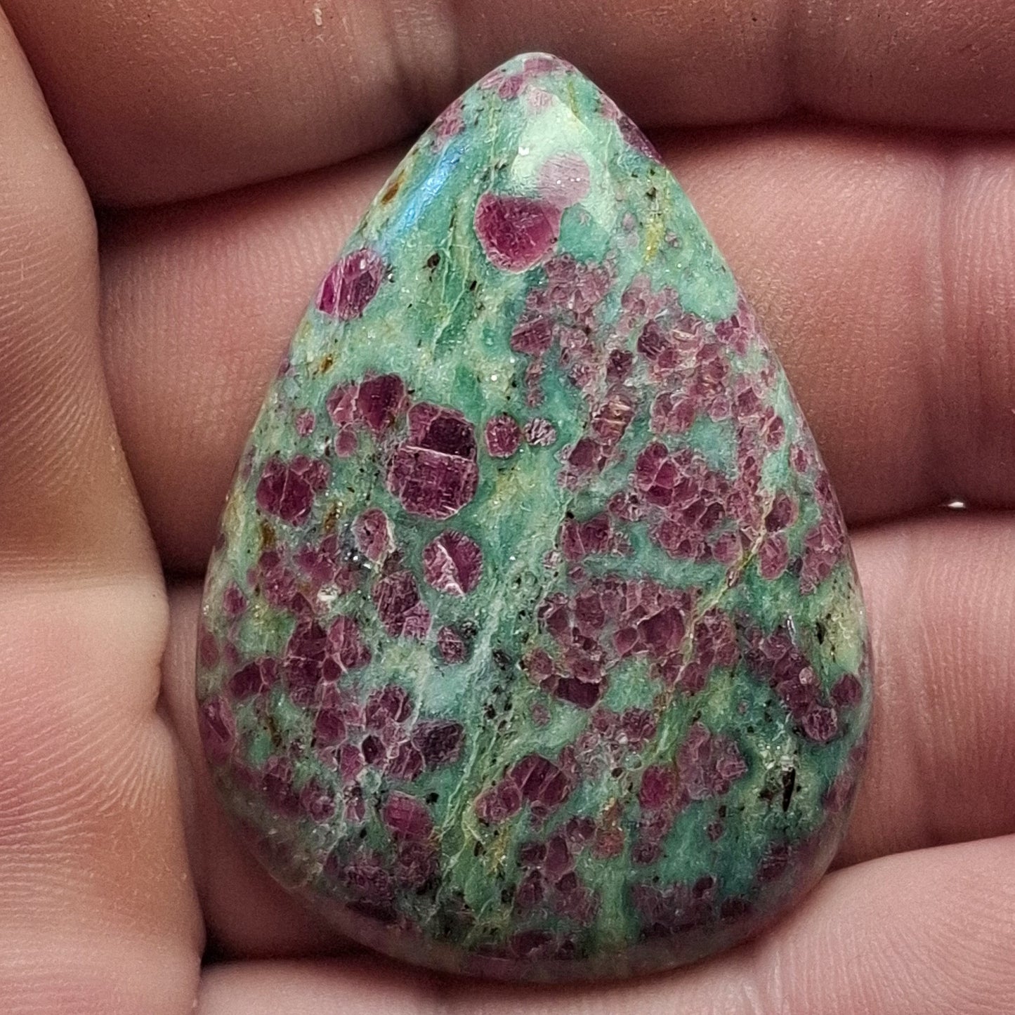 Cabochon Rubis-Fuschite