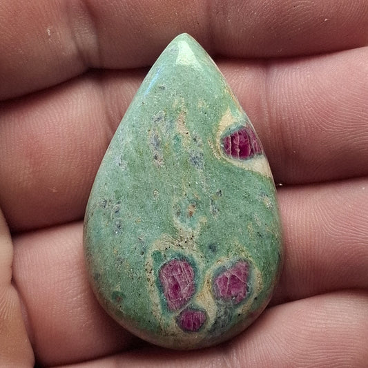 Cabochon Rubis-Fuschite