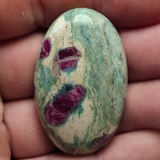 Cabochon Rubis-Fuschite