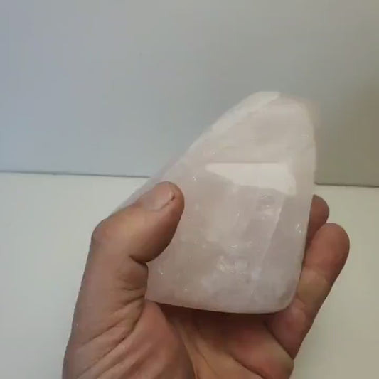 Quartz rose forme libre polie