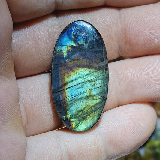 Cabochon spectrolite de yläama rainurée