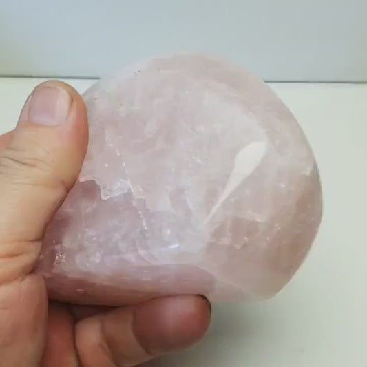 Quartz rose forme libre polie